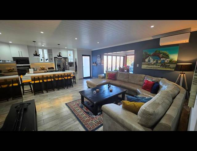 3 BEDROOM HOUSE FOR SALE IN REEBOK